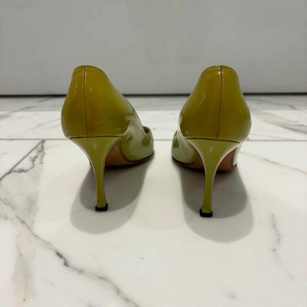 Manolo Blahnik Patent Leather Pumps Size EU35 / 5B - Picture 2 of 10